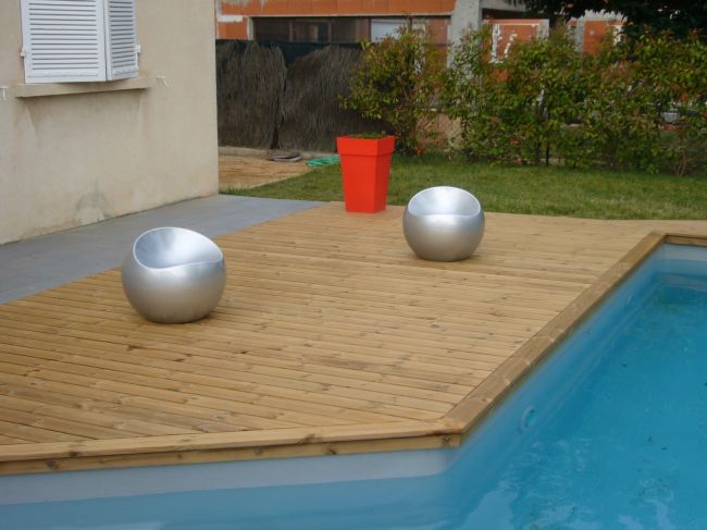 Deck en bois de piscine sur Aix en Provence
